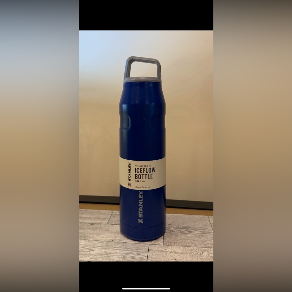 Stanley Blue IceFlow Bottle with Gray Handle waterbottle
